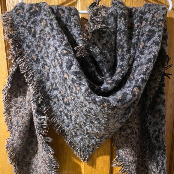 Animal Print Winter Scarf - Picture 1 of 3
